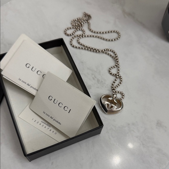 Gucci Silver Logo Heart Necklace - Picture 7 of 7